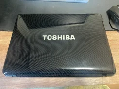 Toshiba Satellite. 15.6", 2,4����, ��� 4 ��, ���� 120���, WiFi: 1, Bluetooth: 1, ����������� �� 3��. ����