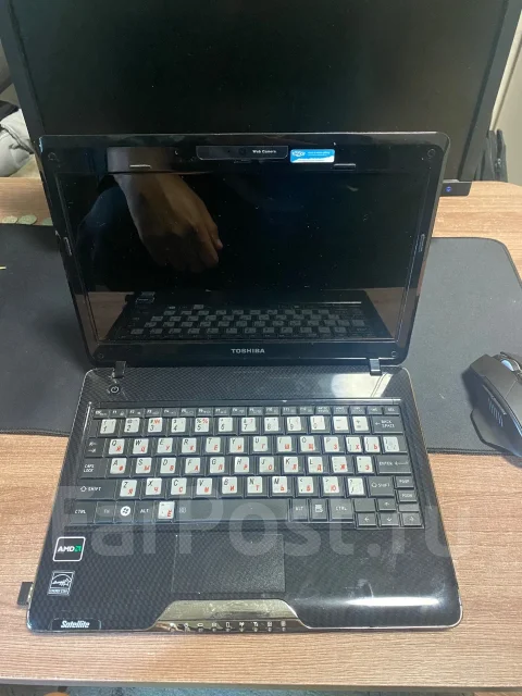 Toshiba Satellite. 15.6", 2,4����, ��� 4 ��, ���� 120���, WiFi: 1, Bluetooth: 1, ����������� �� 3��. ����