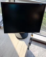 Samsung. 19", ���������� �� (LCD, LED, QLED) ����