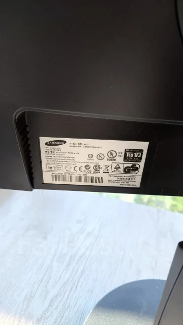 Samsung. 19", ���������� �� (LCD, LED, QLED) ����