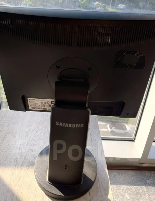 Samsung. 19", ���������� �� (LCD, LED, QLED) ����