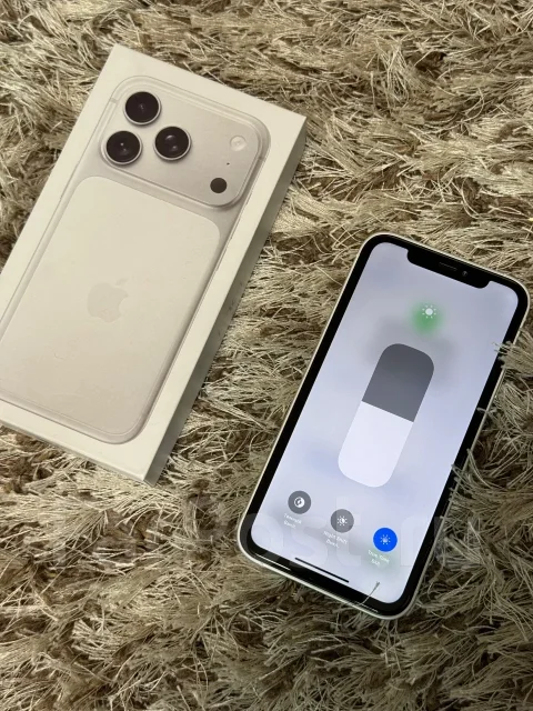 Apple iPhone Xr. �/�, 64 ��, �����, 3G, 4G LTE, 5G, NFC ����