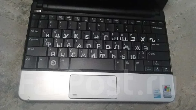Dell Inspiron mini 10. 10.1", 1,3����, ��� 1024 ��, ���� 80���, WiFi: 1, ����������� �� 1��. ����