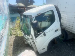 Hino 300 ����