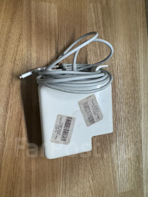 Apple MacBook Pro 15 2016 Late. 15.6", 2,7����, ��� 8 ��, ���� 500���, WiFi: 1, Bluetooth: 1, ����������� �� 4��. ����