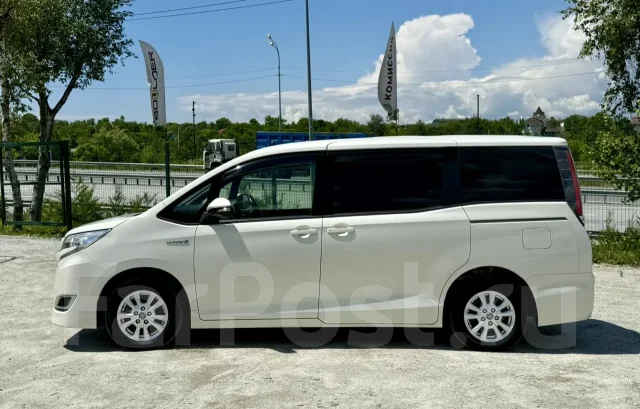 Toyota Noah. �������, ��������, 1.8 (99��.�.), ������, 112 000����. �� ����