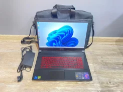 MSI. 17.3", 2,1����, ��� 16 ��, ���� 512���, WiFi: 1, Bluetooth: 1, ����������� �� 4��. ����