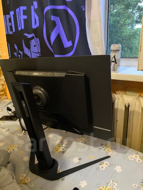 Aorus. 27", ���������� OLED ����