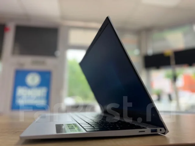DEXP Aquilon C15. 15.6", 2����, ��� 8 ��, ���� 256���, WiFi: 1, Bluetooth: 1, ����������� �� 4��. ����