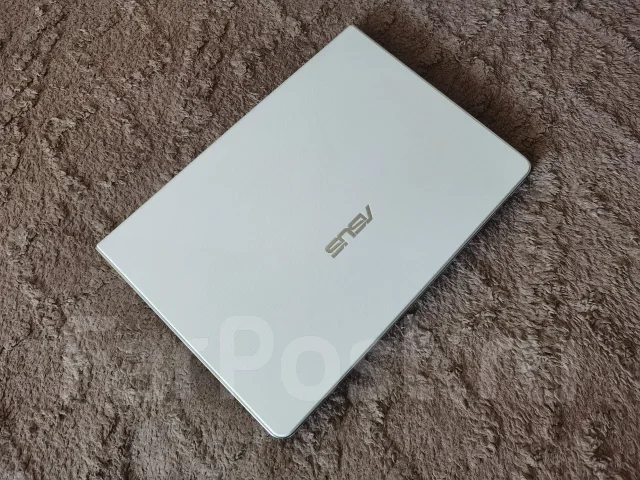 Asus. 14", 2,3����, ��� 4 ��, ���� 320���, WiFi: 1, Bluetooth: 1 ����