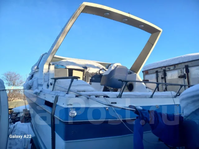Bayliner. ����� 11,7��., ��������� ���������, 250��.�., ������ ����