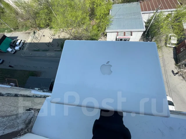 Apple MacBook. 13.3", 2����, ��� 4 ��, ���� 500���, WiFi: 1, Bluetooth: 1 ����