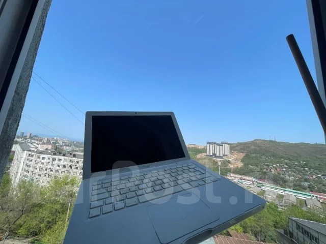 Apple MacBook. 13.3", 2����, ��� 4 ��, ���� 500���, WiFi: 1, Bluetooth: 1 ����