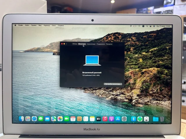 Apple MacBook Air 13 2017 Mid. 13.3", 1,8����, ��� 8 ��, ���� 120���, WiFi: 1, Bluetooth: 1, ����������� �� 4��. ����