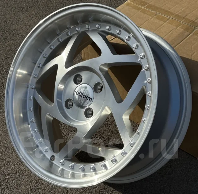 Fonyee. 8.0x17", 4x100, ET30, �� 67,1���. ��� ����� �� ������ ����