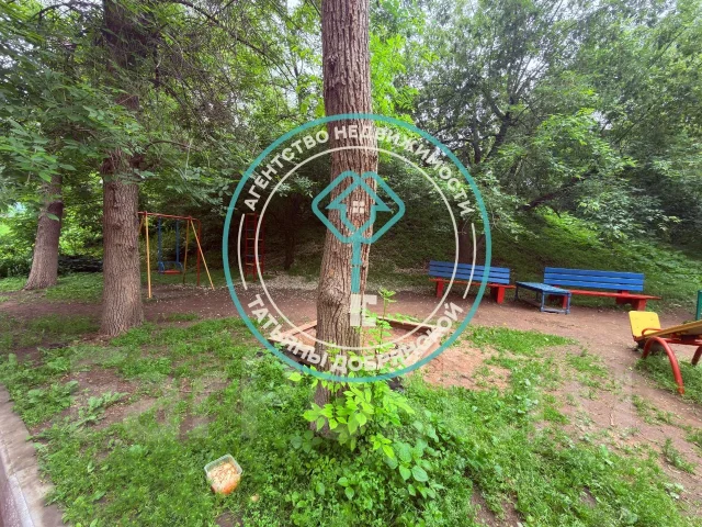 2-���������, �������� 100-����� ������������ 143. ������ �����, ���������, 46,8���.��., 4/5 ����. ��� ������� ����