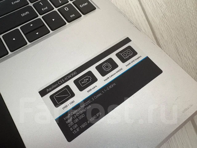 DEXP Aquilon. 15.6", ��� 8 ��, ���� 256���, WiFi: 1, Bluetooth: 1, ����������� �� 8��. ����