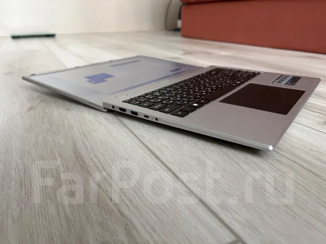 DEXP Aquilon. 15.6", ��� 8 ��, ���� 256���, WiFi: 1, Bluetooth: 1, ����������� �� 8��. ����