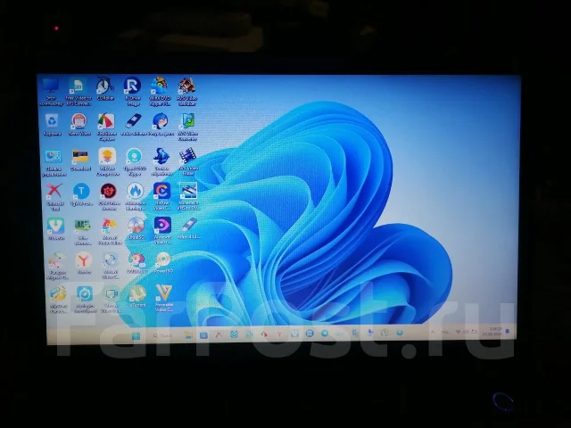 Samsung 300V5A. 15.6", 21����, ��� 8 ��, ���� 128���, WiFi: 1, Bluetooth: 1 ����