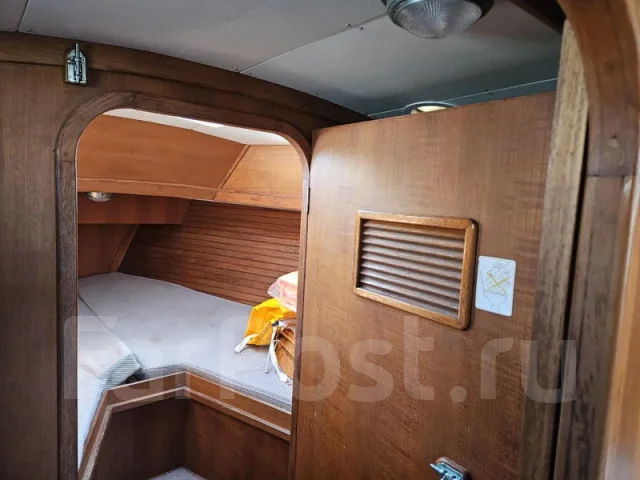 Okazaki 33 pilot house. ����� 10,6��., 1990 ���. ��� ����� �� ������������ ����