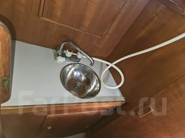 Okazaki 33 pilot house. ����� 10,6��., 1990 ���. ��� ����� �� ������������ ����