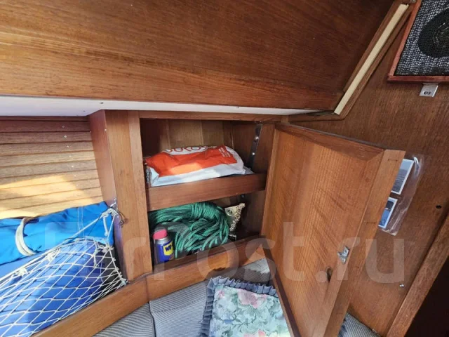 Okazaki 33 pilot house. ����� 10,6��., 1990 ���. ��� ����� �� ������������ ����