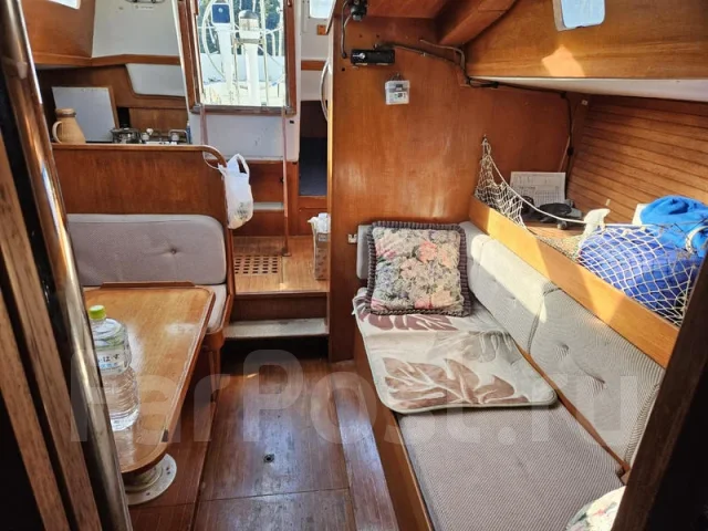 Okazaki 33 pilot house. ����� 10,6��., 1990 ���. ��� ����� �� ������������ ����
