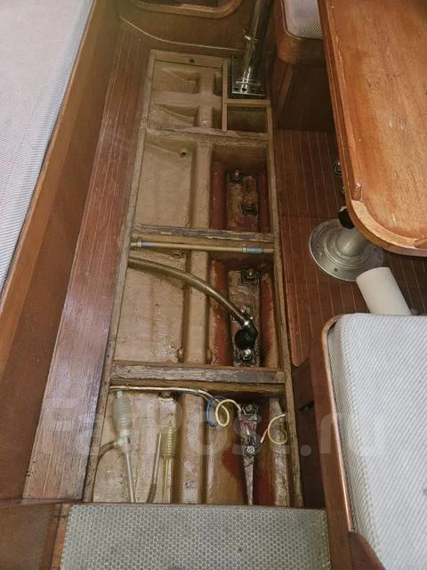 Okazaki 33 pilot house. ����� 10,6��., 1990 ���. ��� ����� �� ������������ ����