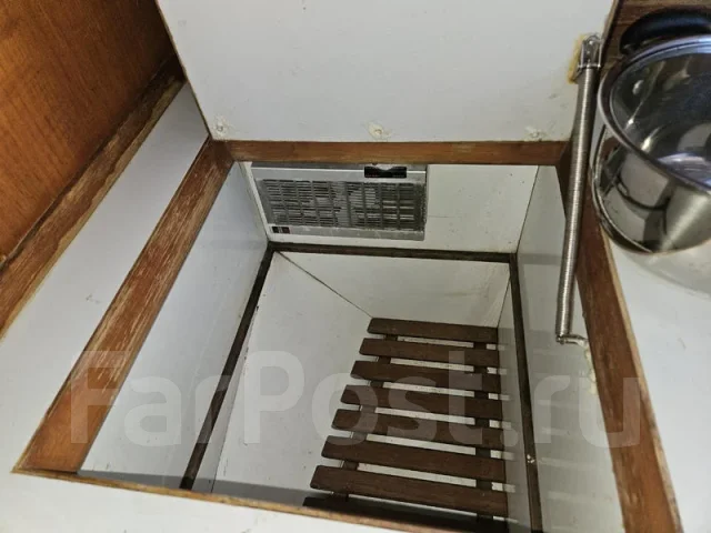 Okazaki 33 pilot house. ����� 10,6��., 1990 ���. ��� ����� �� ������������ ����