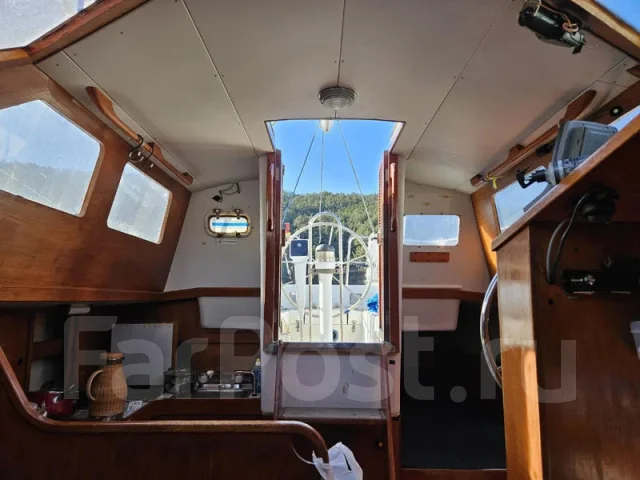Okazaki 33 pilot house. ����� 10,6��., 1990 ���. ��� ����� �� ������������ ����