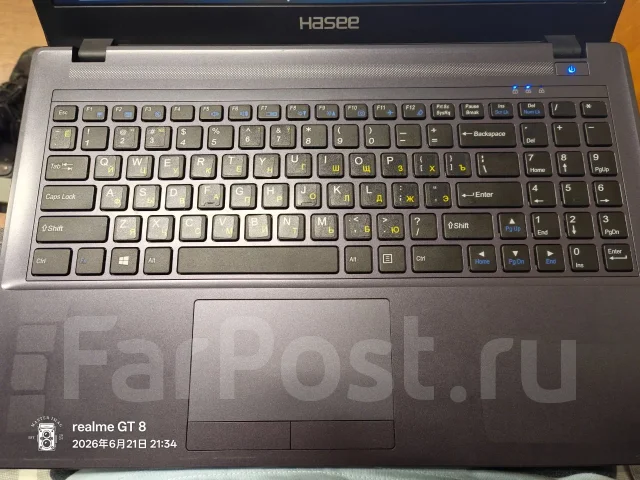 Hasee. 15.6", 3,3����, ��� 16 ��, ���� 240���, WiFi: 1, Bluetooth: 1, ����������� �� 3��. ����