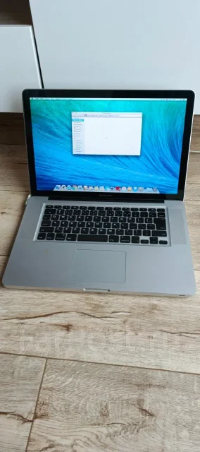 Apple. 15.4", 2,8����, ��� 8 ��, ���� 120���, WiFi: 1, ����������� �� 1��. ����