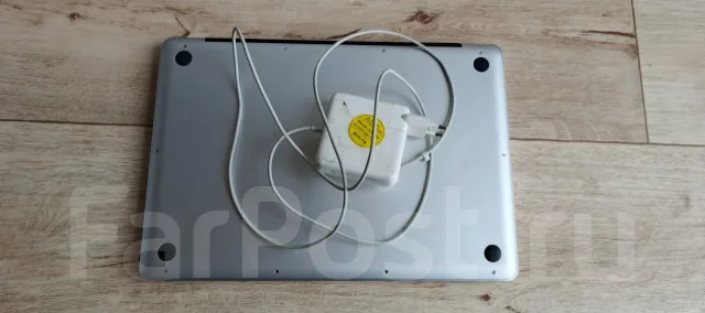 Apple. 15.4", 2,8����, ��� 8 ��, ���� 120���, WiFi: 1, ����������� �� 1��. ����