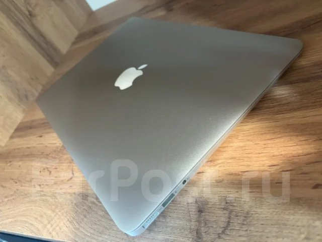Apple MacBook Air 13 2017 Mid. 13.3", 1,8����, ��� 8 ��, ���� 128���, WiFi: 1, Bluetooth: 1 ����