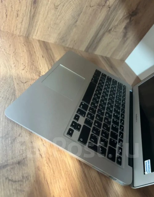 Apple MacBook Air 13 2017 Mid. 13.3", 1,8����, ��� 8 ��, ���� 128���, WiFi: 1, Bluetooth: 1 ����