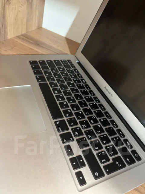 Apple MacBook Air 13 2017 Mid. 13.3", 1,8����, ��� 8 ��, ���� 128���, WiFi: 1, Bluetooth: 1 ����