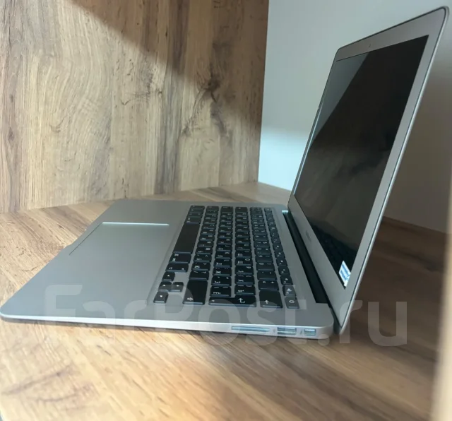 Apple MacBook Air 13 2017 Mid. 13.3", 1,8����, ��� 8 ��, ���� 128���, WiFi: 1, Bluetooth: 1 ����