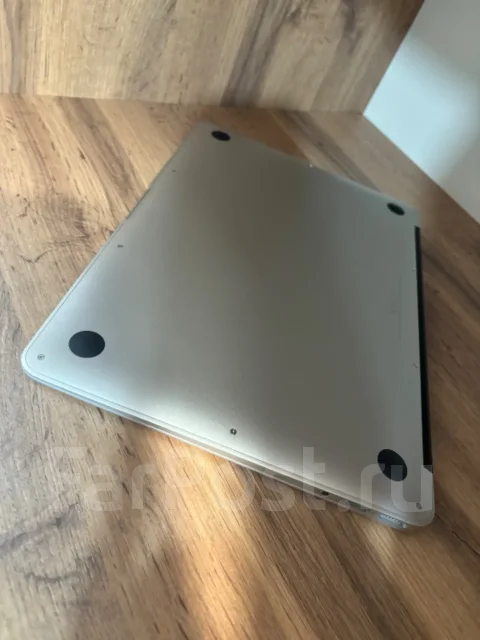 Apple MacBook Air 13 2017 Mid. 13.3", 1,8����, ��� 8 ��, ���� 128���, WiFi: 1, Bluetooth: 1 ����