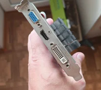 GeForce GT 210 ����