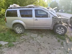 Nissan Pathfinder ����