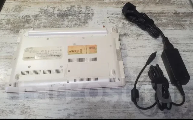 Samsung N140. 10.1", WiFi: 1, Bluetooth: 1 ����