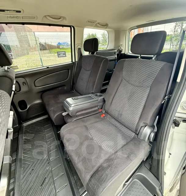 Nissan Serena. �������, ��������, 2.0 (147��.�.), ������, 223 000����. �� ����