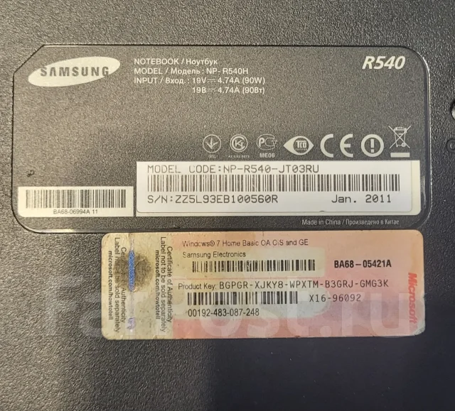 Samsung R540. 15.6", 2,3����, ��� 8 ��, ���� 500���, WiFi: 1, Bluetooth: 1, ����������� �� 6��. ����