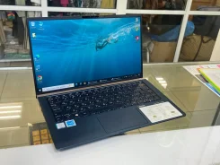 Asus ZenBook 13. 13.3", 1,6����, ��� 8 ��, ���� 240���, WiFi: 1, Bluetooth: 1, ����������� �� 3��. ����