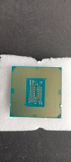 Intel Core i3-10105F ����