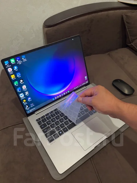 Honor MagicBook Pro 14. 14.6", 2,9����, ��� 32 ��, ���� 2 000���, WiFi: 1, Bluetooth: 1, ����������� �� 12��. ����
