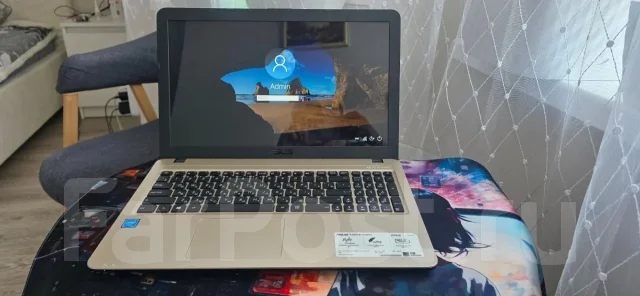 Asus X540S. 15.6", 1,6����, ��� 2048 ��, ���� 450���, WiFi: 1, Bluetooth: 1, ����������� �� 4��. ����