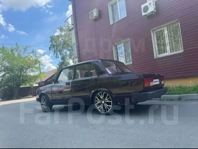 ���� 2105. ��������, ������, 1.6 (73��.�.), ������, 32 600����. �� ����