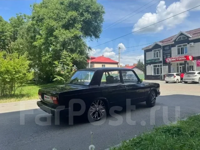 ���� 2105. ��������, ������, 1.6 (73��.�.), ������, 32 600����. �� ����
