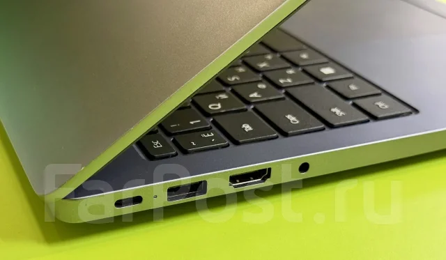 Huawei. 16", 2����, ��� 8 ��, ���� 512���, WiFi: 1, Bluetooth: 1, ����������� �� 3��. ����